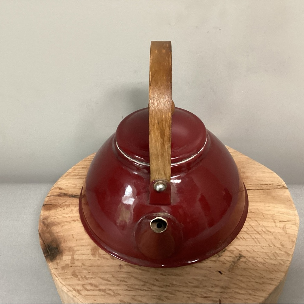 🔴 Vintage - MCM - Danish Red Enamel Tea Pot / Kettle - Wood Handle & Knob - Picture 3 of 13